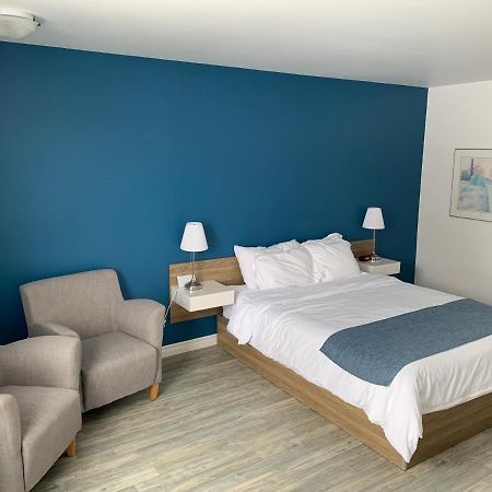 Motel Le Rond Point Metabetchouan-Lac-a-la-Croix ภายนอก รูปภาพ