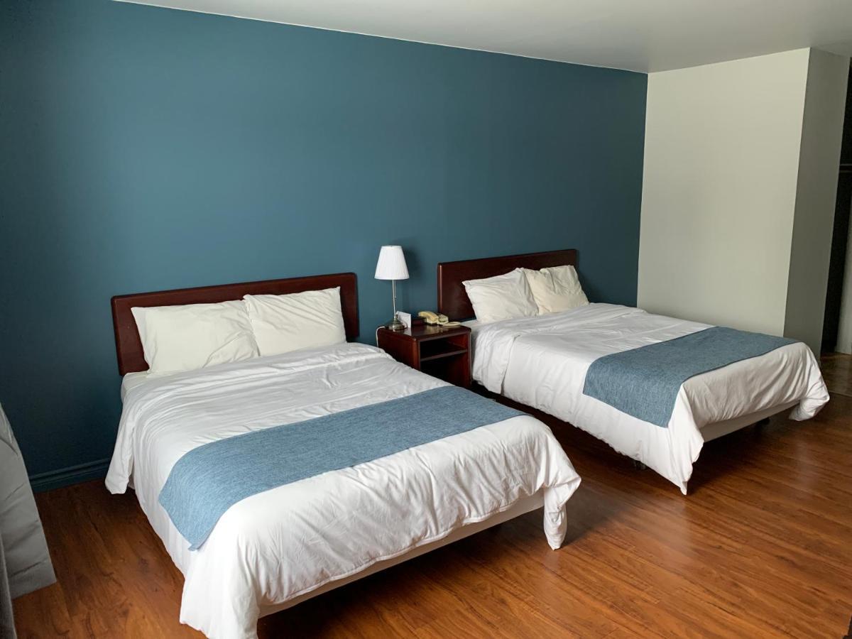 Motel Le Rond Point Metabetchouan-Lac-a-la-Croix ภายนอก รูปภาพ